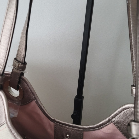 Coach Cream And Coral Shell Tote - Picture 10 of 16